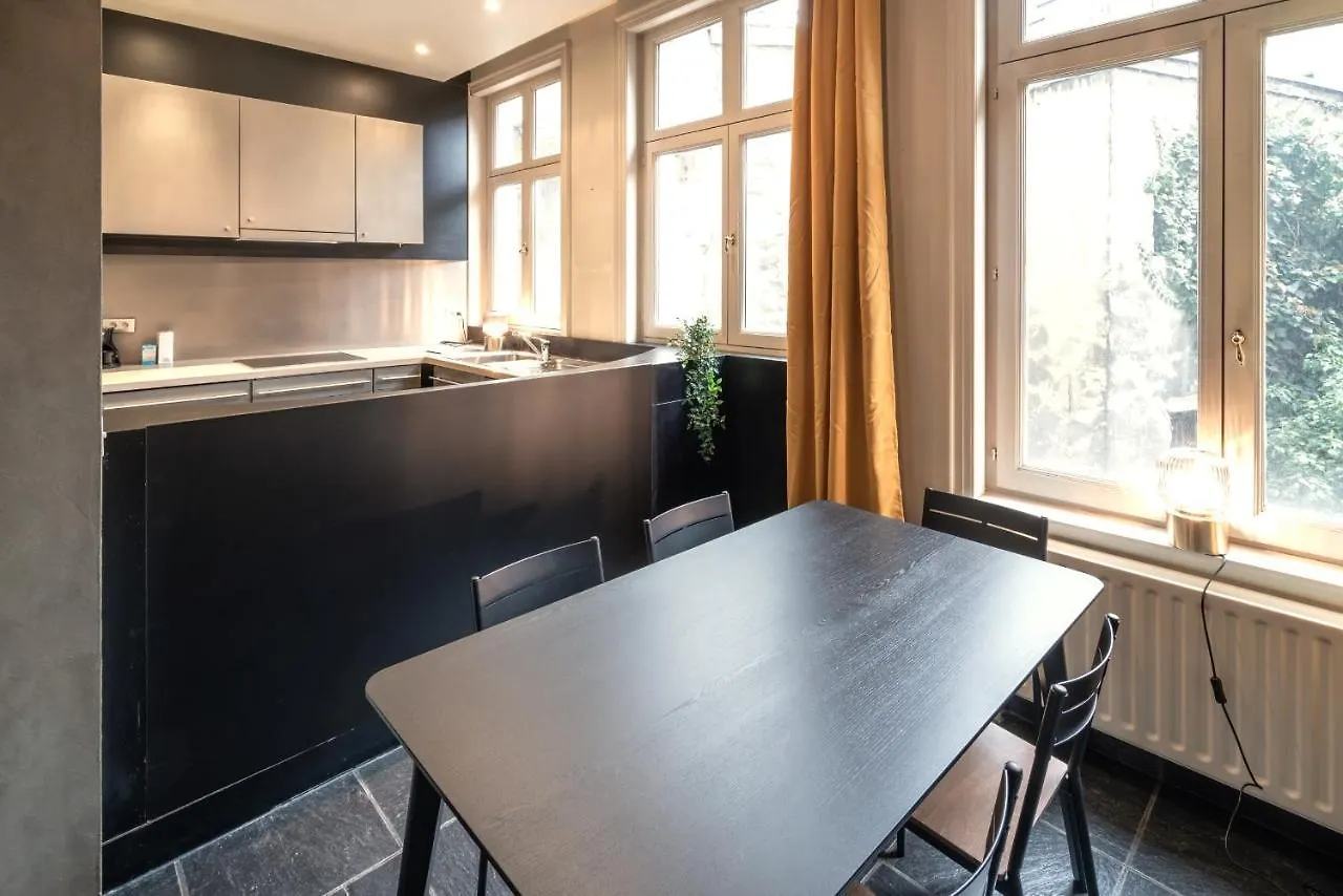 The Charming Hendrik Square Apartments Antwerpen