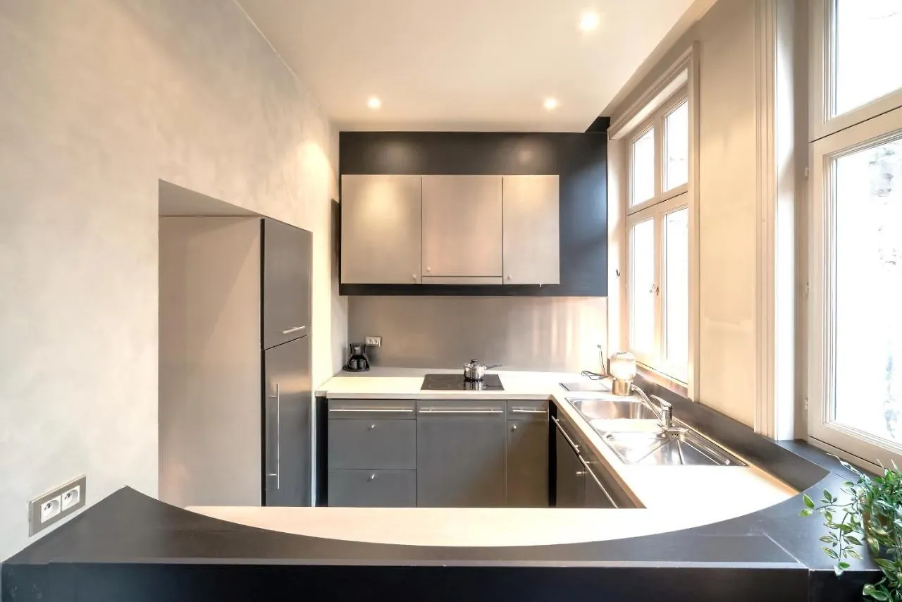 The Charming Hendrik Square Apartments أنتويرب