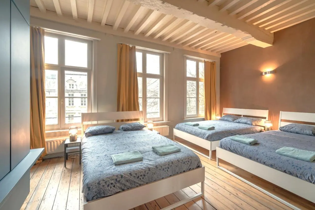 The Charming Hendrik Square Apartments أنتويرب
